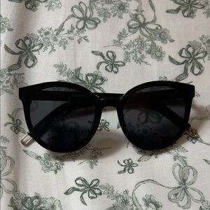 Foster Grant Classic Black Sunglasses